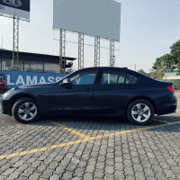 Blue BMW 3-Series 320 D