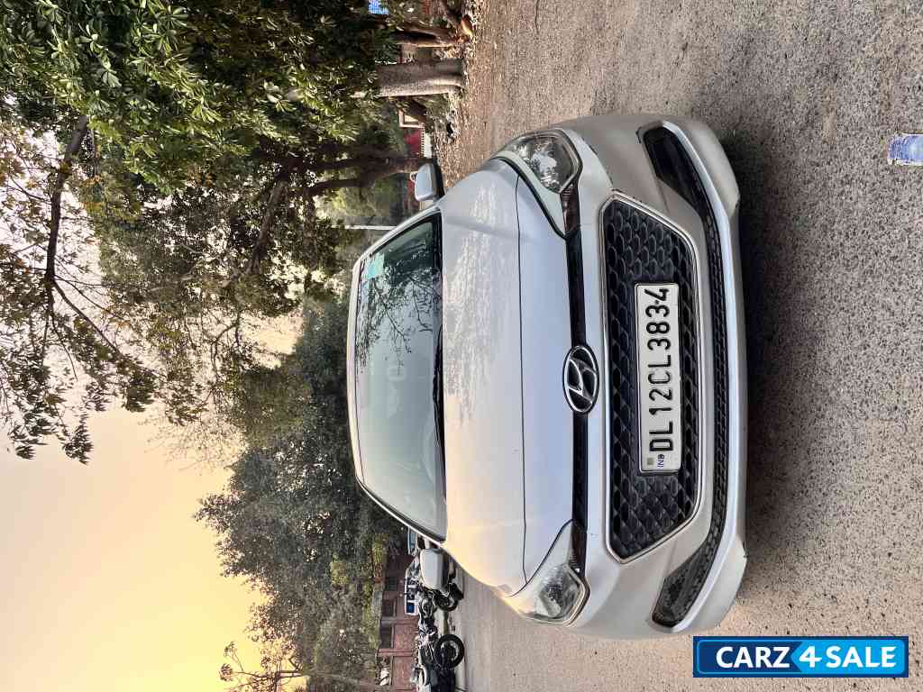 Silver Hyundai i20 Magna Silver Hyundai i20 Magna