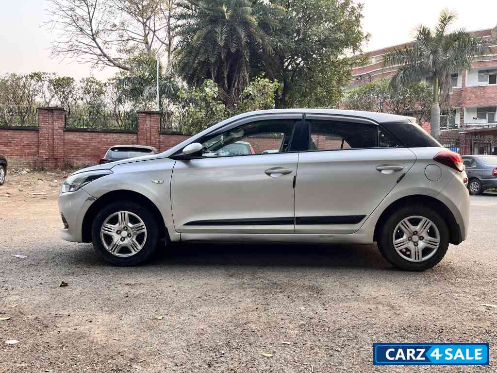 Silver Hyundai i20 Magna Silver Hyundai i20 Magna