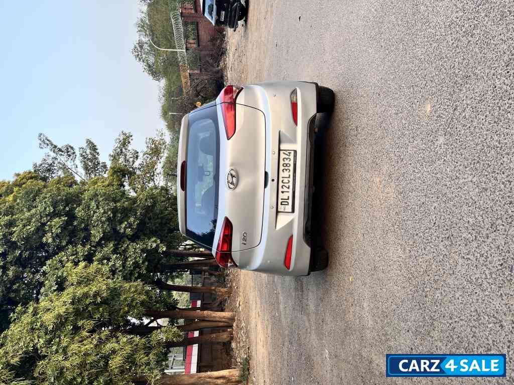 Silver Hyundai i20 Magna Silver Hyundai i20 Magna