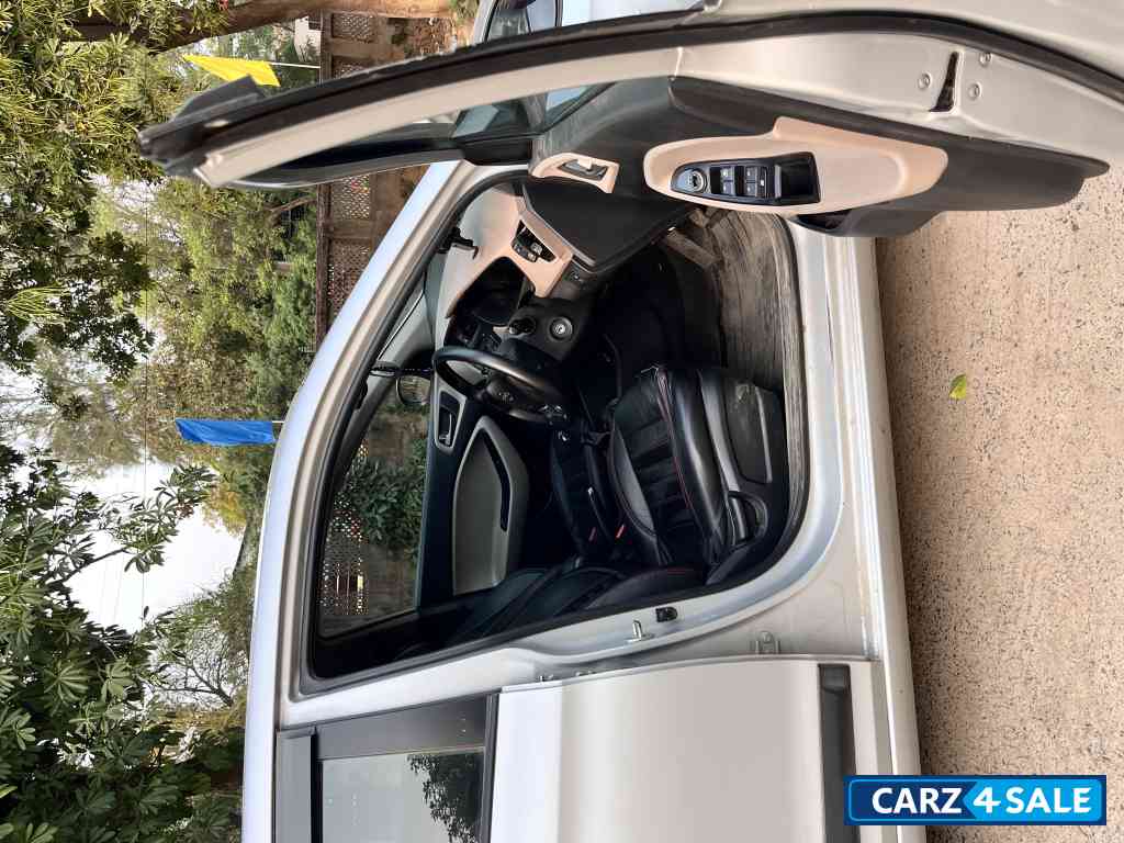 Silver Hyundai i20 Magna Silver Hyundai i20 Magna