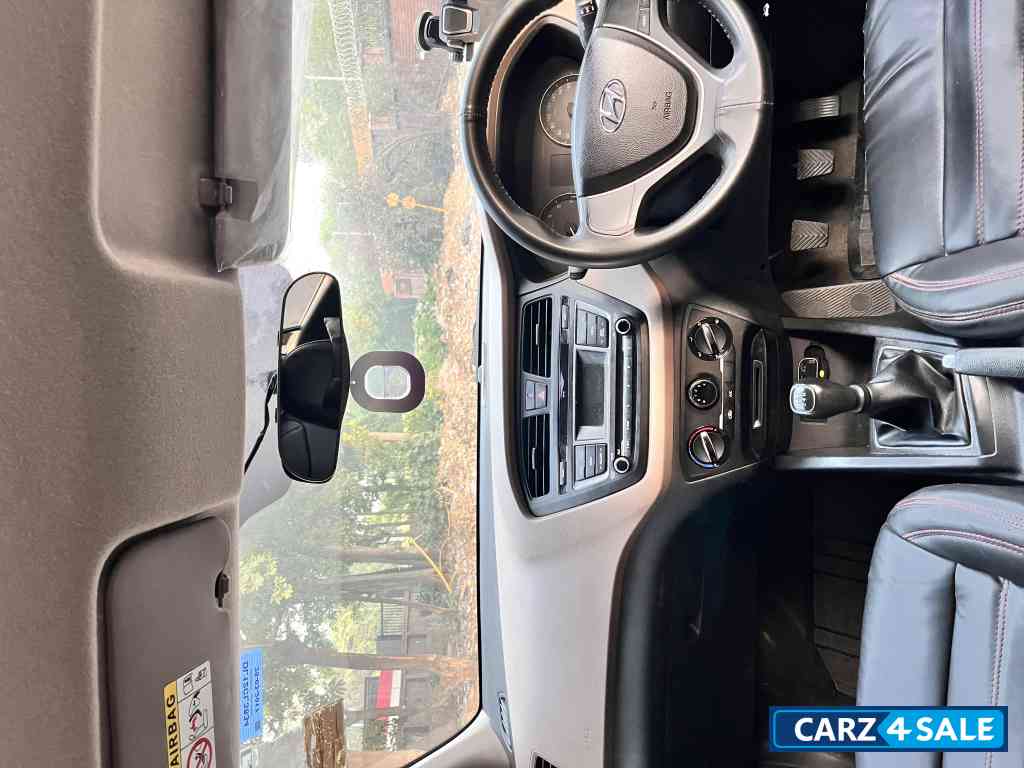 Silver Hyundai i20 Magna Silver Hyundai i20 Magna