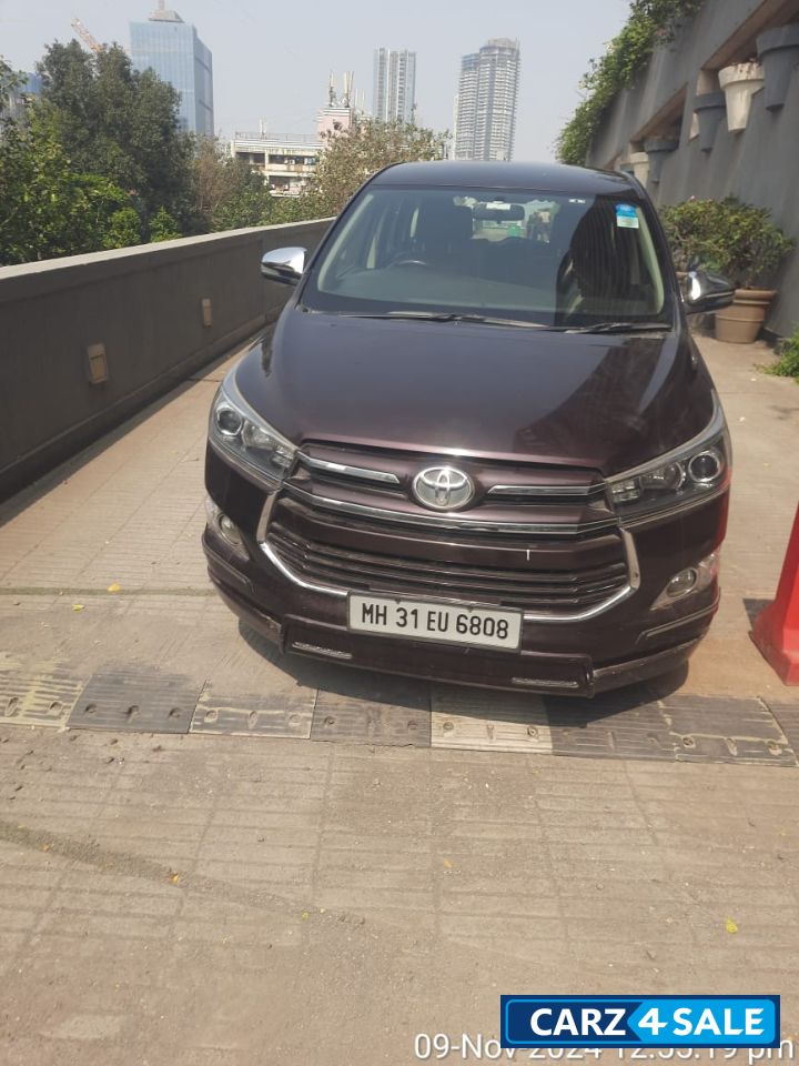 Toyota Innova CRYSTA