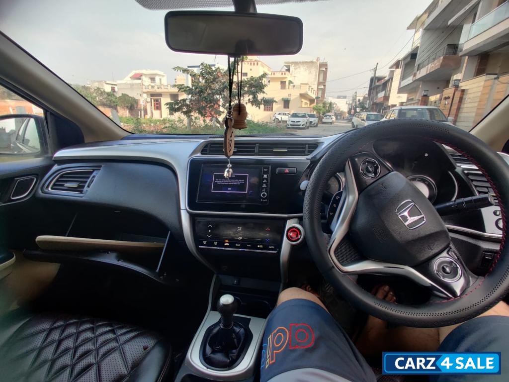 Honda City 1.5 V MT (I-DTEC) Honda City 1.5 V MT (I-DTEC)