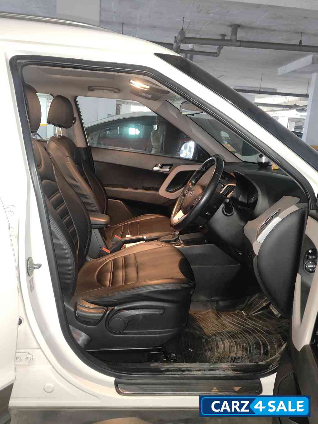 White Hyundai Creta VTVT AT