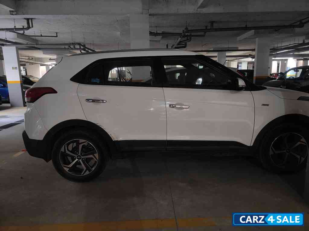 White Hyundai Creta VTVT AT