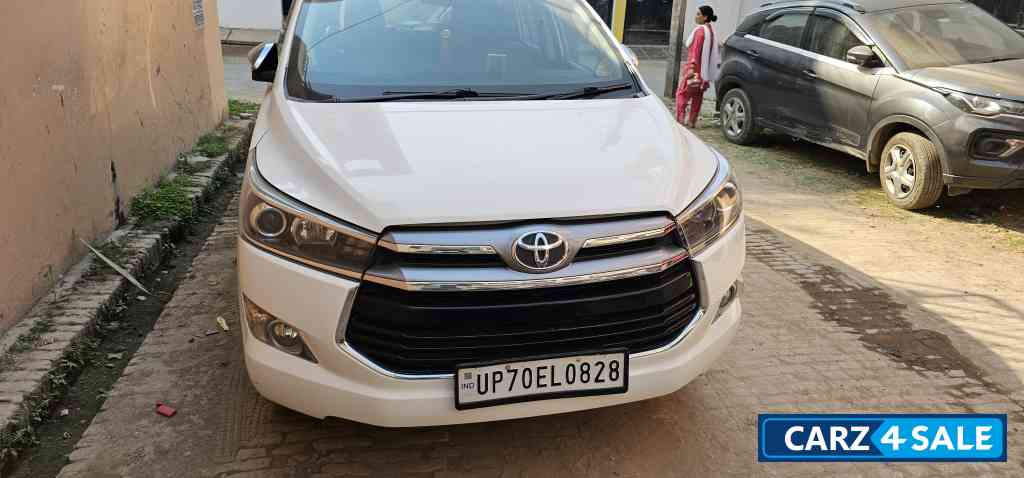 Super White Toyota Innova CRYSTA 2.8 Z