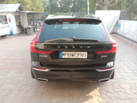 Black Volvo XC60 D5