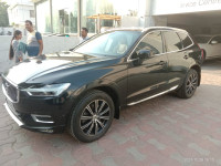 Black Volvo XC60 D5