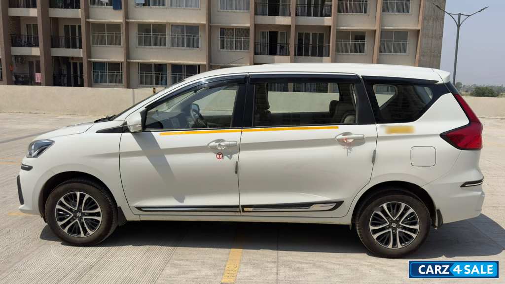 White Maruti Suzuki Ertiga VXI O CNG