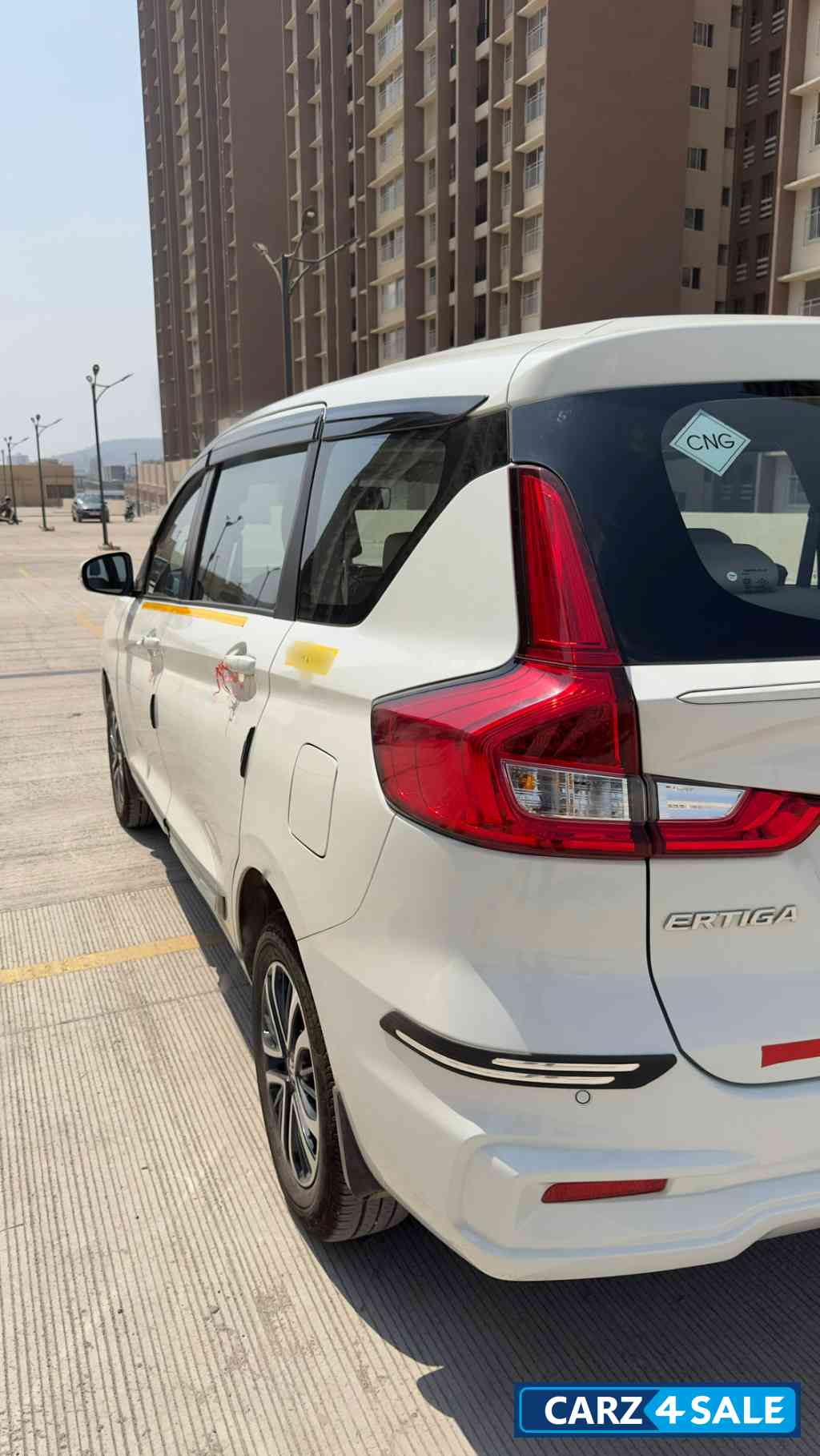 White Maruti Suzuki Ertiga VXI O CNG