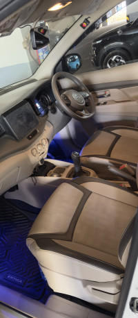 White Maruti Suzuki Ertiga VXI O CNG