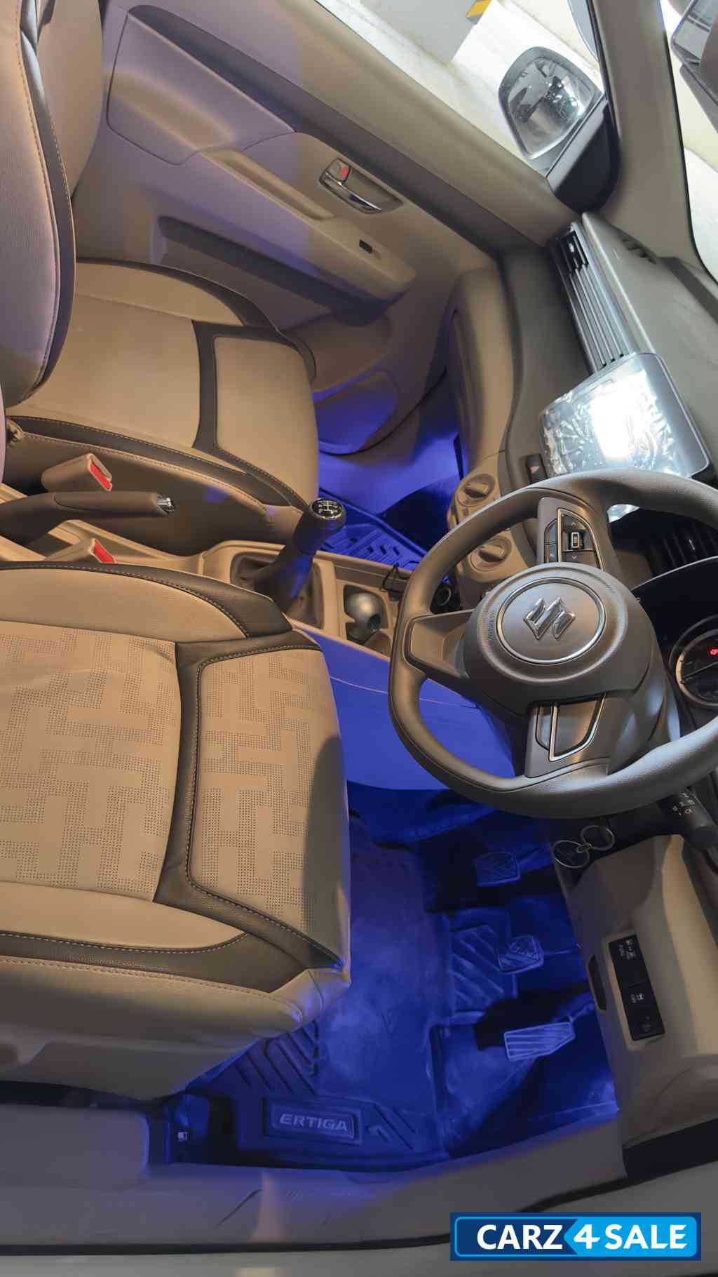 White Maruti Suzuki Ertiga VXI O CNG