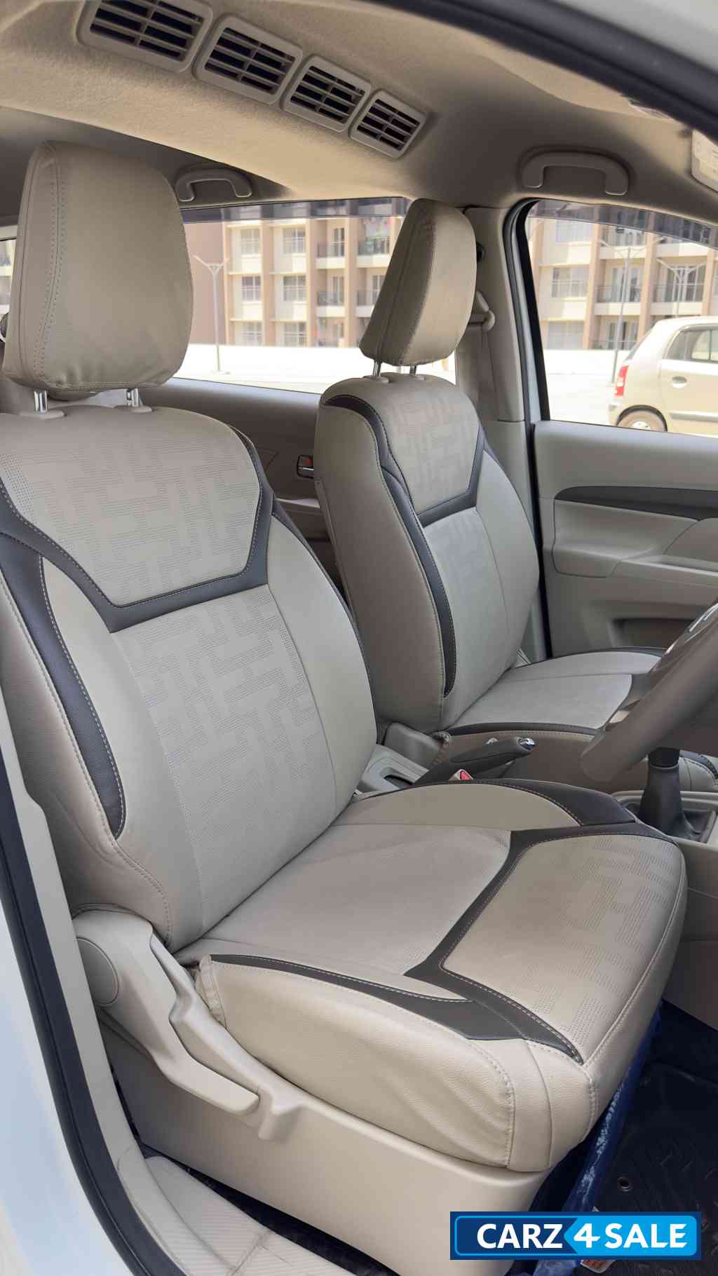 White Maruti Suzuki Ertiga VXI O CNG