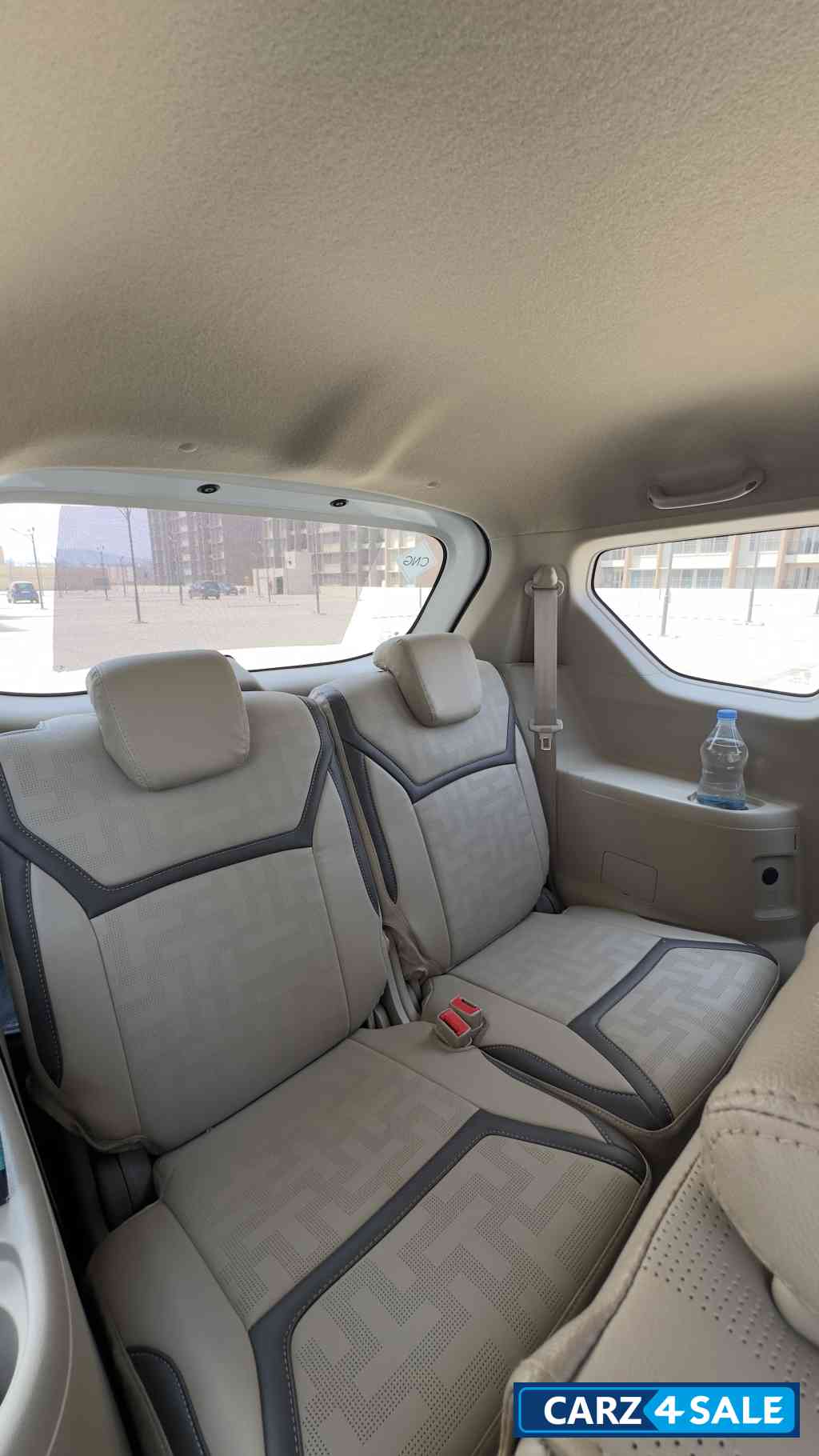 White Maruti Suzuki Ertiga VXI O CNG