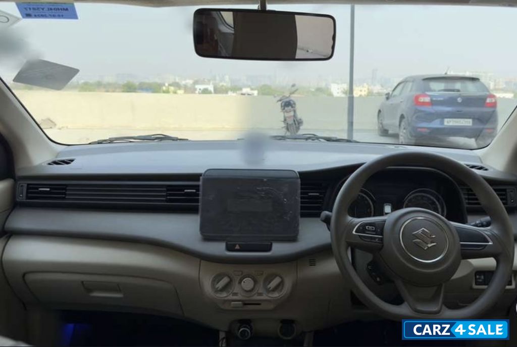 White Maruti Suzuki Ertiga VXI O CNG