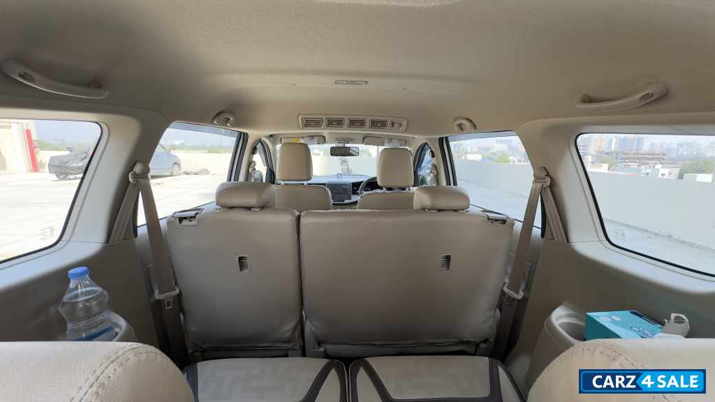 White Maruti Suzuki Ertiga VXI O CNG