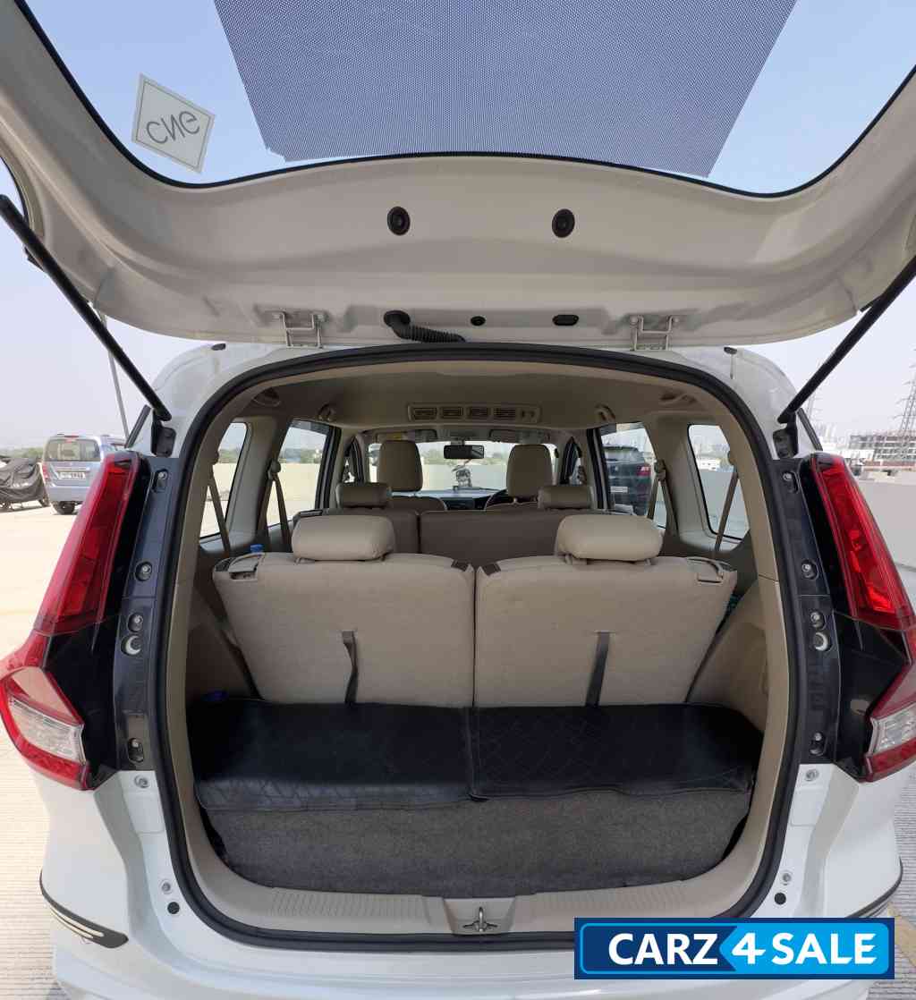 White Maruti Suzuki Ertiga VXI O CNG