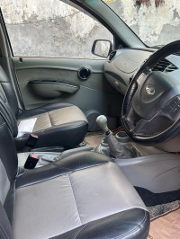 Mahindra NuvoSport N8