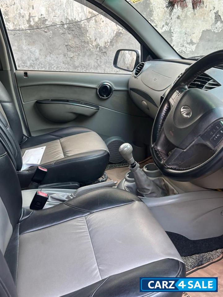 Mahindra NuvoSport N8