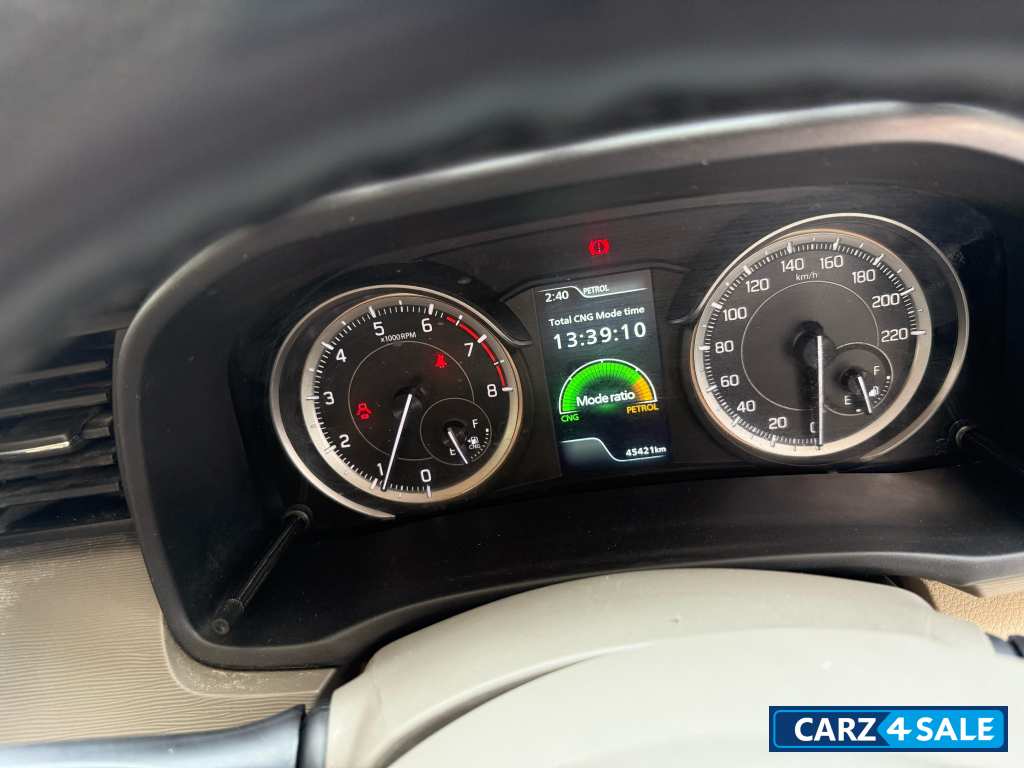 White Maruti Suzuki Ertiga vxi o CNG