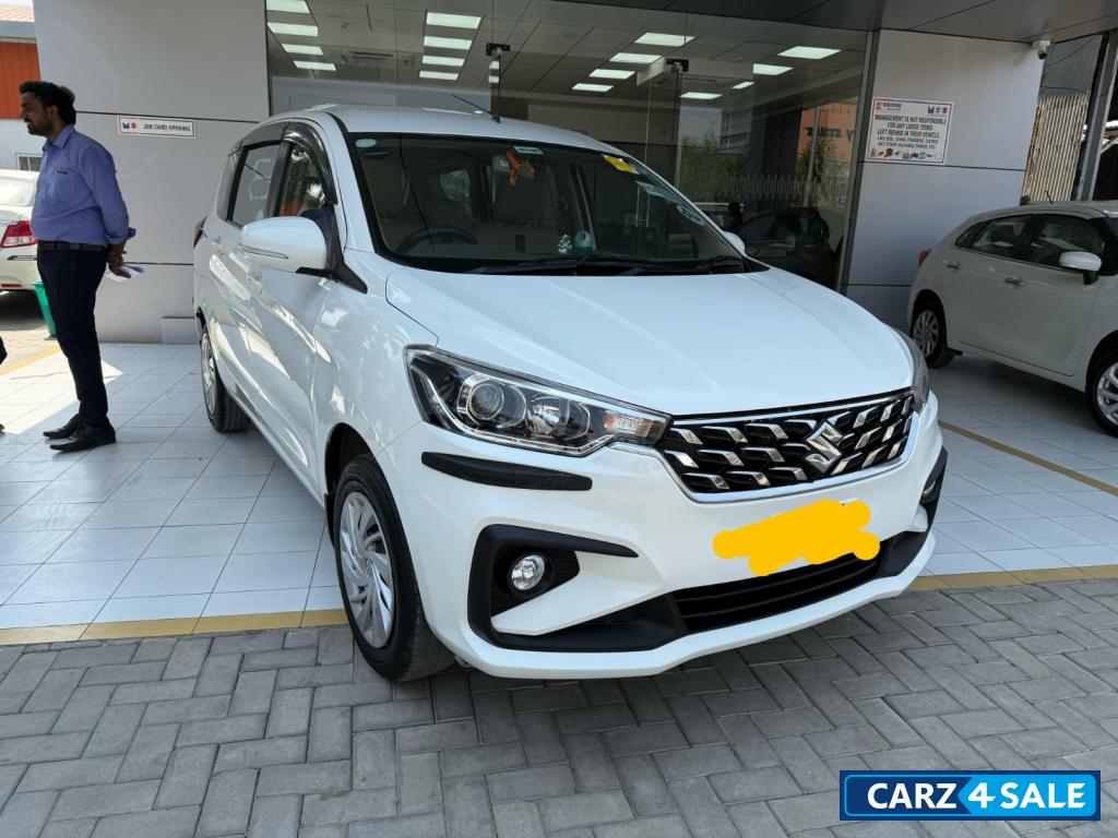 White Maruti Suzuki Ertiga vxi o CNG