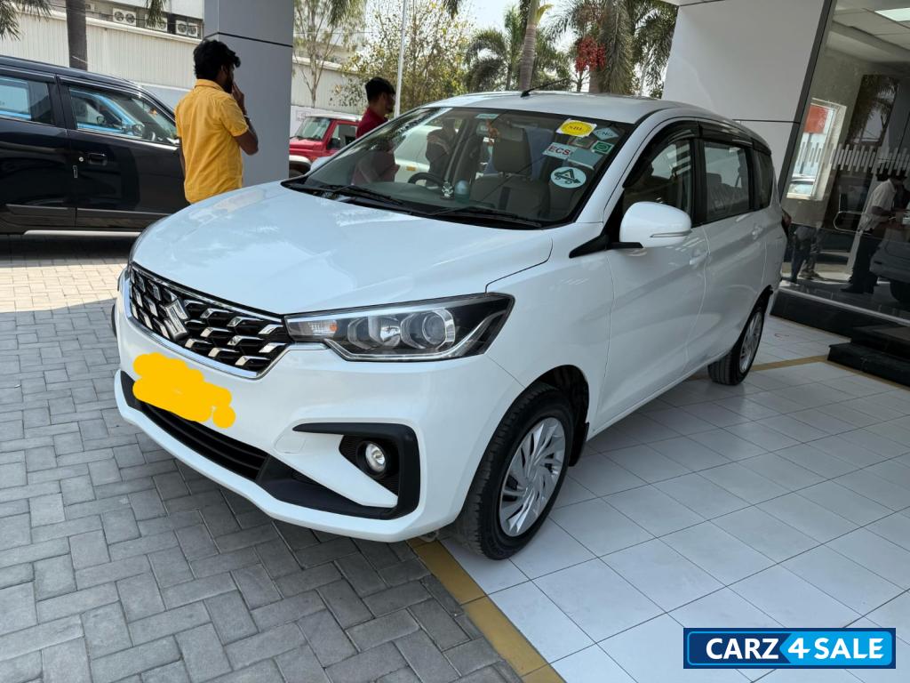 White Maruti Suzuki Ertiga vxi o CNG