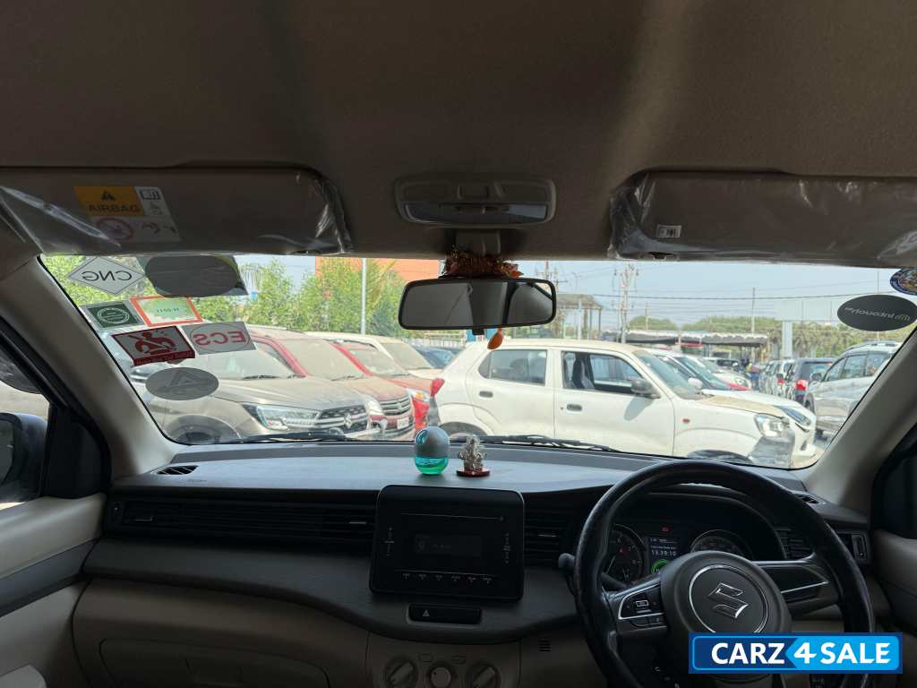 White Maruti Suzuki Ertiga vxi o CNG