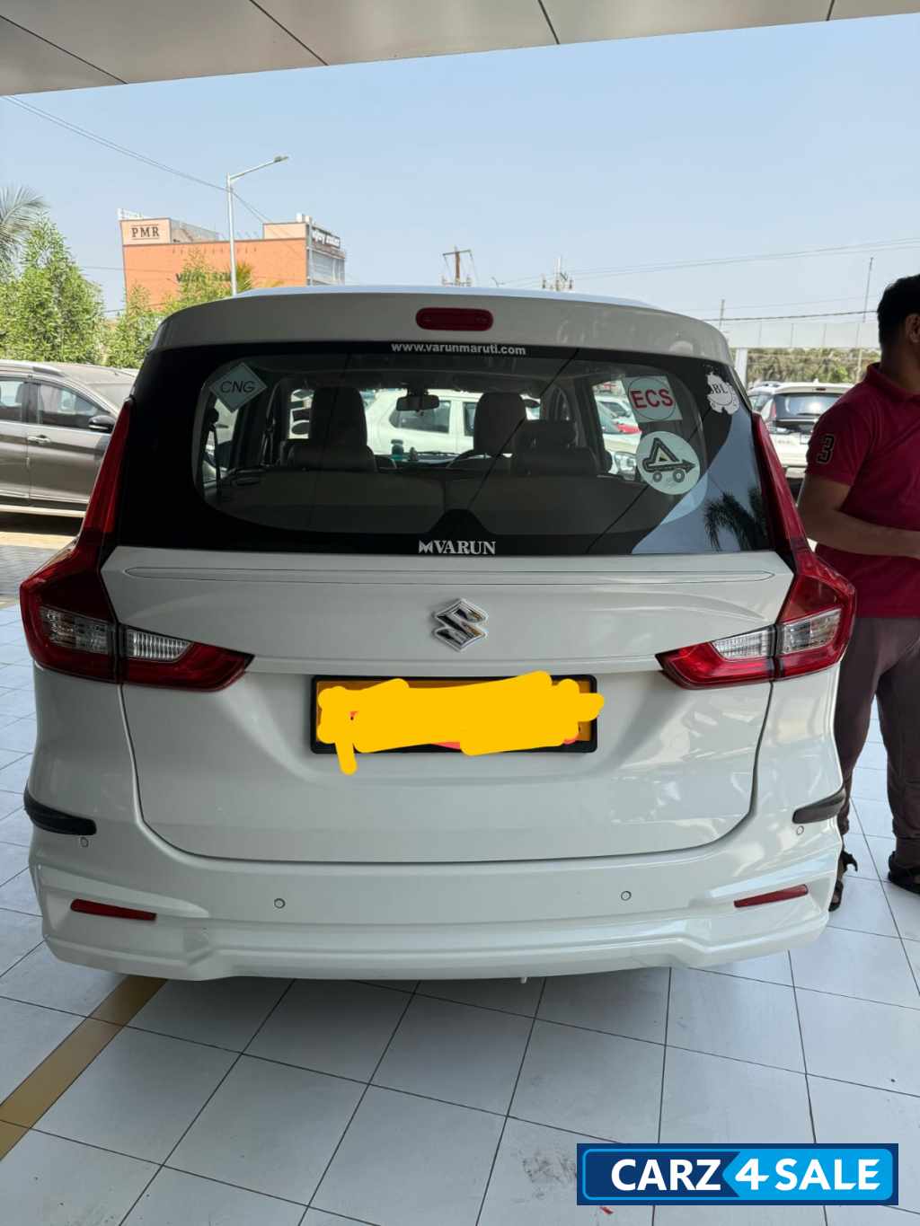 White Maruti Suzuki Ertiga vxi o CNG