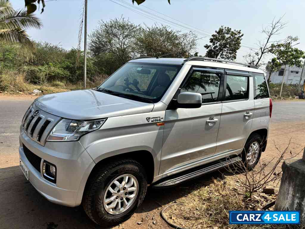 Mahindra TUV300 T8