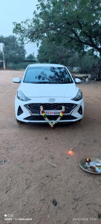White Hyundai Aura Crdi s