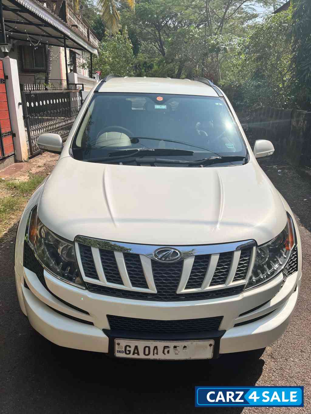 Mahindra XUV 500 W8