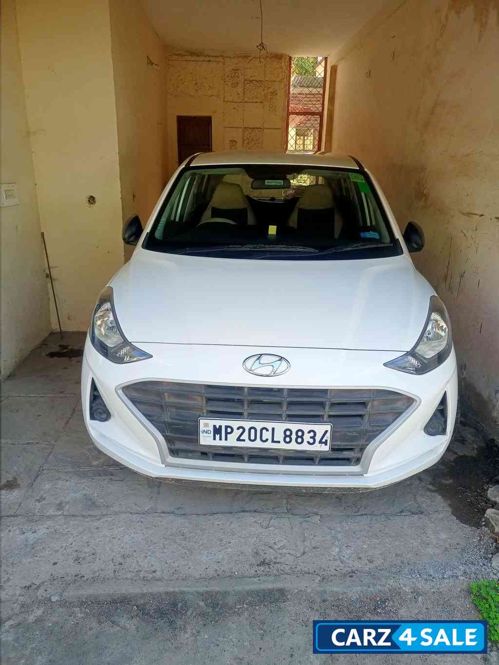 White Hyundai i10 Magma