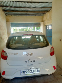 White Hyundai i10 Magma