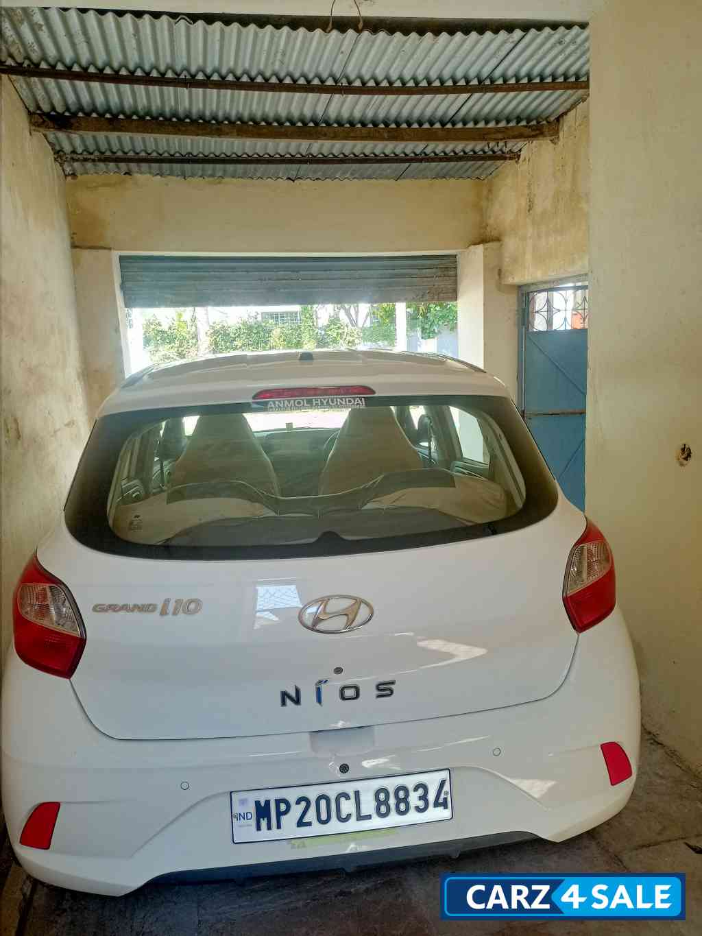 White Hyundai i10 Magma