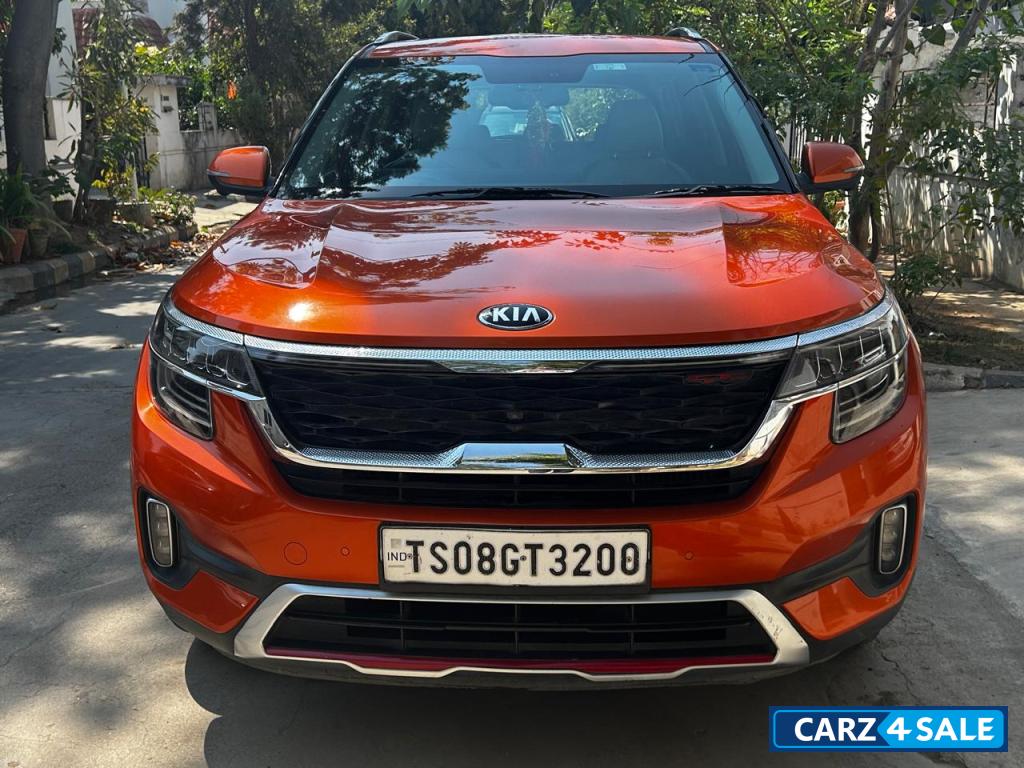 Orange Kia Seltos GTX+