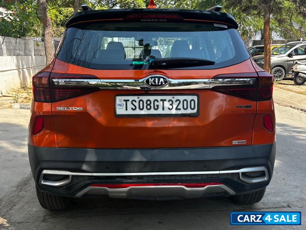 Orange Kia Seltos GTX+