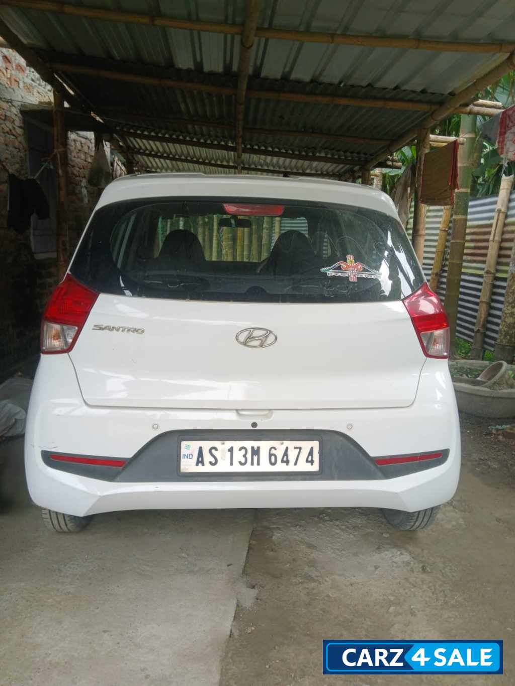 Polar White Hyundai Santro Era excutive