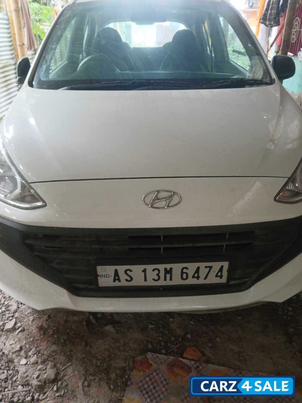 Polar White Hyundai Santro Era excutive