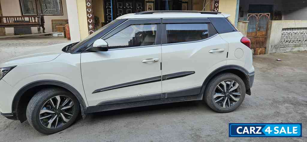 Mahindra XUV300 W8(O)Diesel