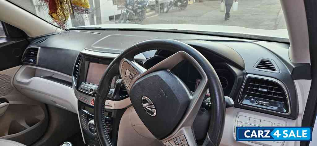 Mahindra XUV300 W8(O)Diesel