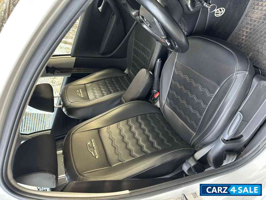 Candy White Volkswagen Polo Black and white edition highline plus