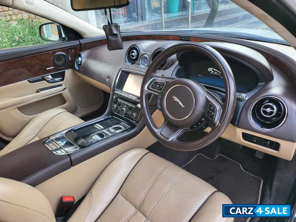 Polaris White Jaguar XJ L 3.0 Portfolio V6