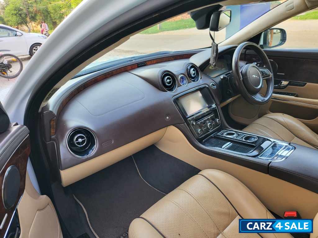 Polaris White Jaguar XJ L 3.0 Portfolio V6