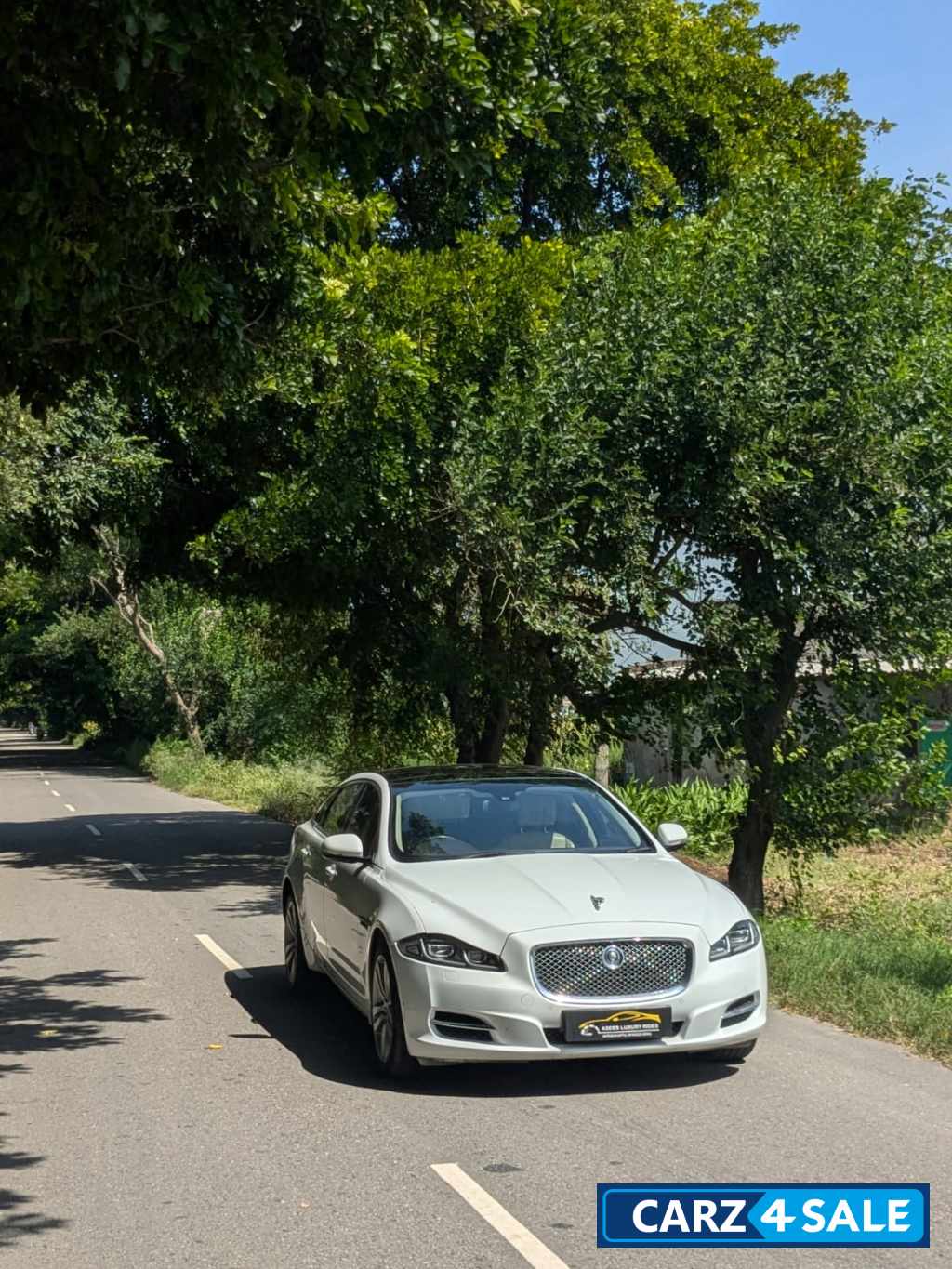 Polaris White Jaguar XJ L 3.0 Portfolio V6