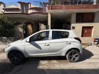 C White Hyundai i20 Sportz