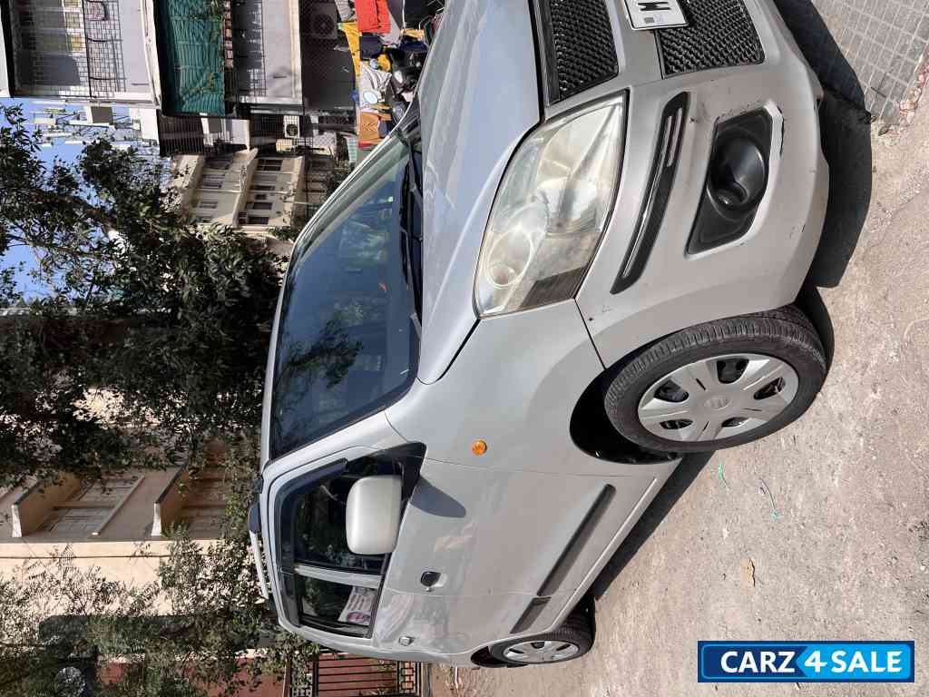 Silver Maruti Suzuki Wagon R Vxi Silver Maruti Suzuki Wagon R Vxi