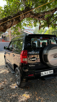 Mahindra TUV300 T10