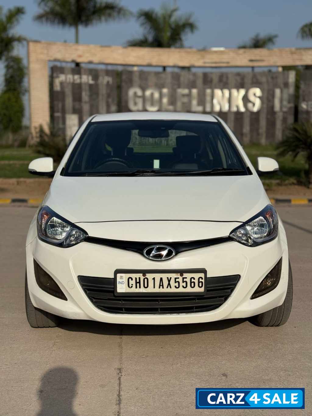 White Hyundai i20 Sports