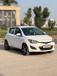 White Hyundai i20 Sports